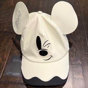 Cakeworthy glow in the dark Mickey ghost hat. Perfect for Halloween